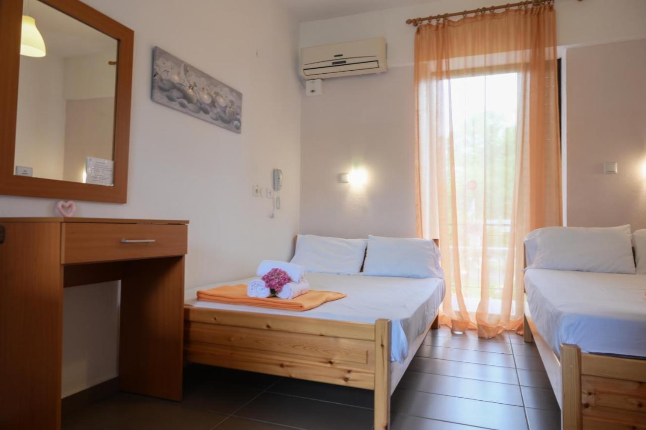 Hotel Geromichalos Paralía Skotínis Екстериор снимка